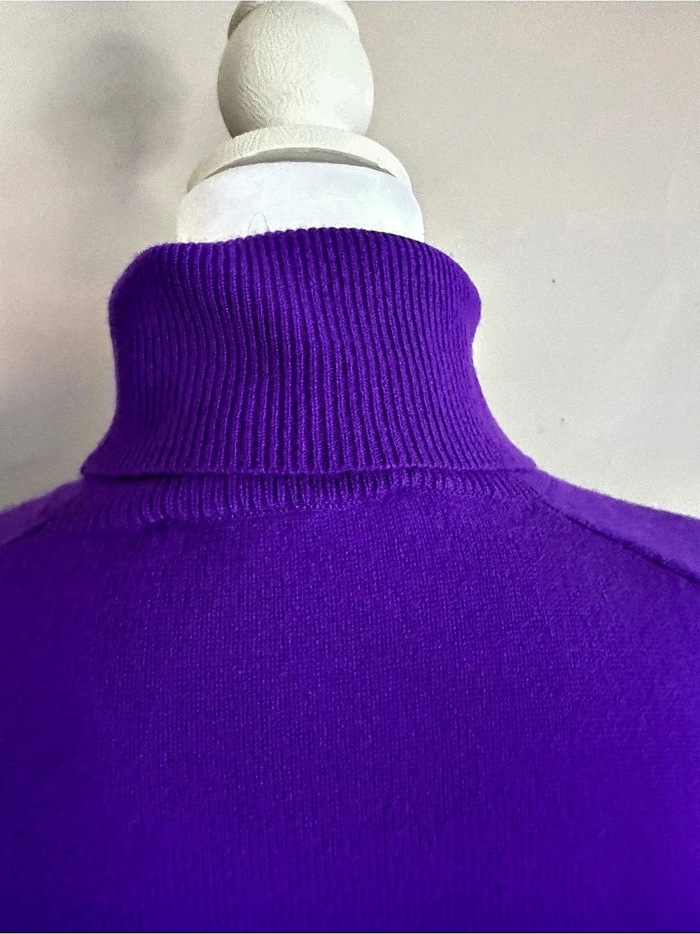 NWOT Ann Taylor 100% Cashmere Turtleneck Sweater Royal Purple SizeM
Quiet Luxury - Picture 5 of 14